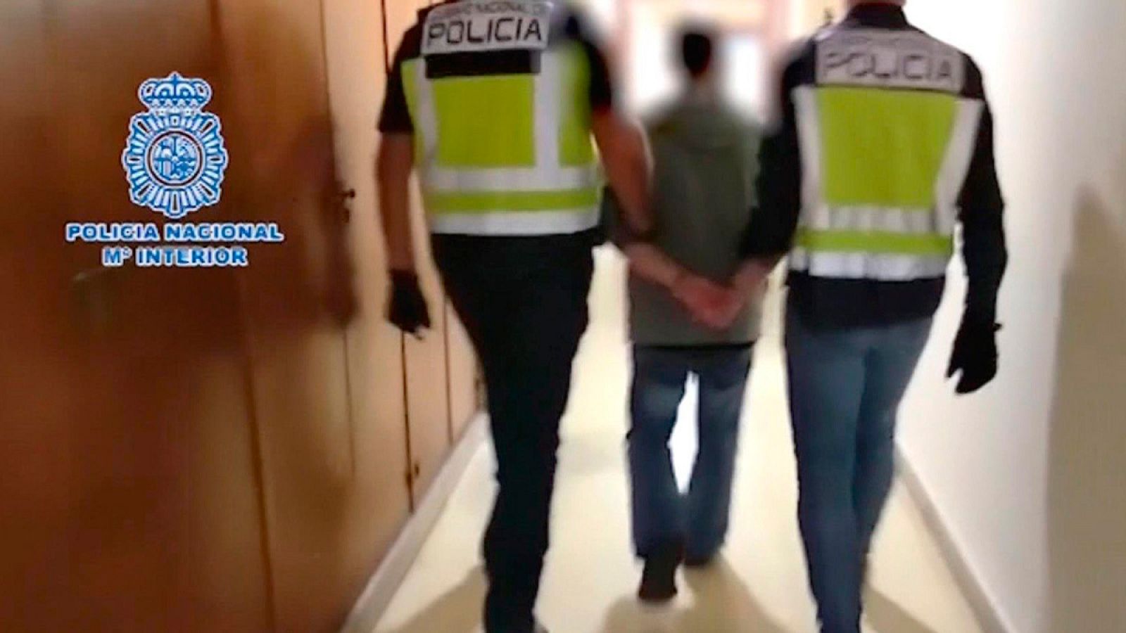 Imagen facilitada por la Policía Nacional de la detención de César Román, conocido como el Rey del cachopo