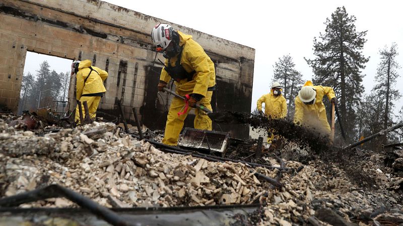 Sube a 83 la cifra de muertos en el incendio de California y baja el número de desaparecidos