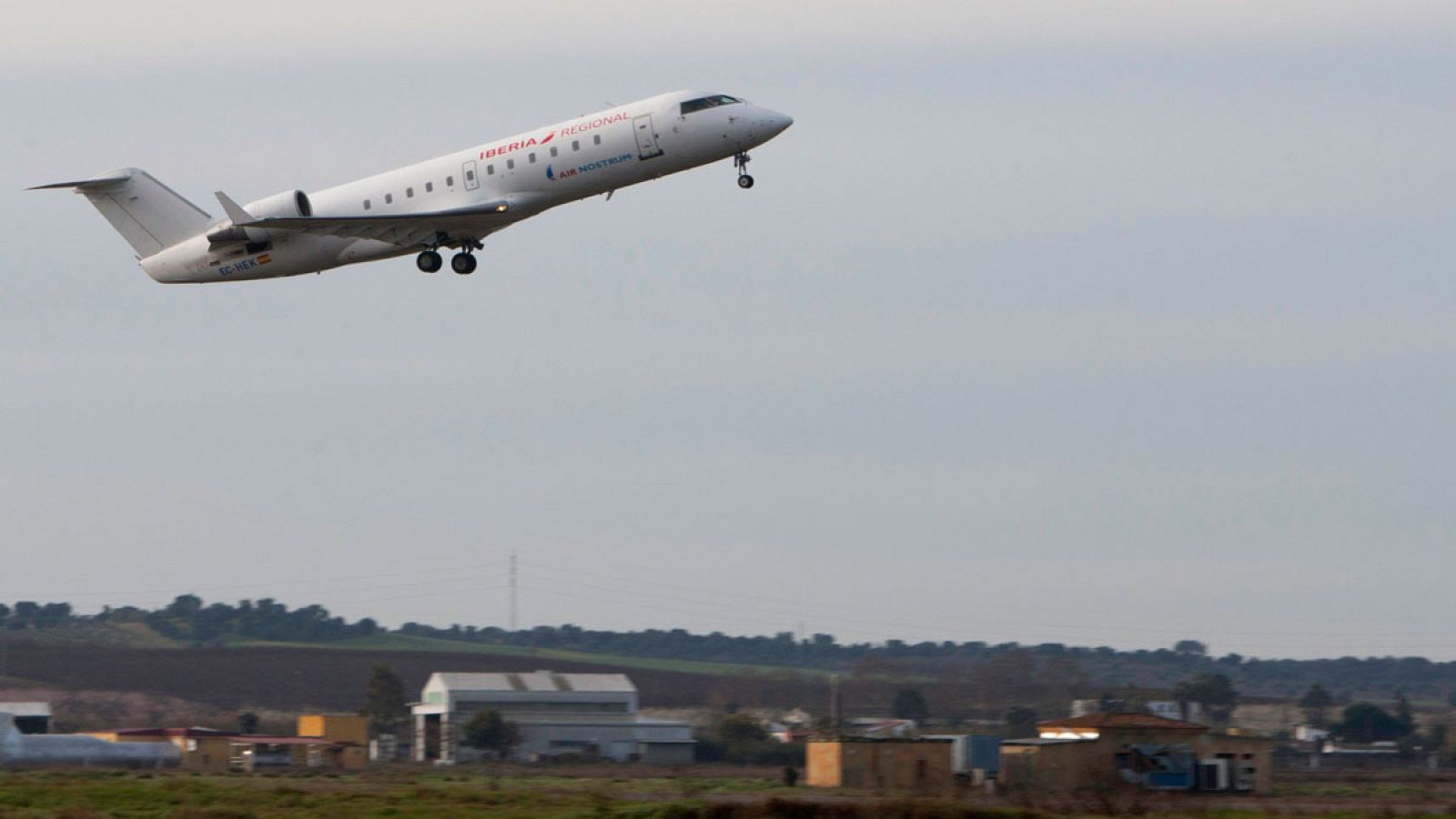 Air Nostrum cancela 48 vuelos en su primera jornada de huelga de pilotos