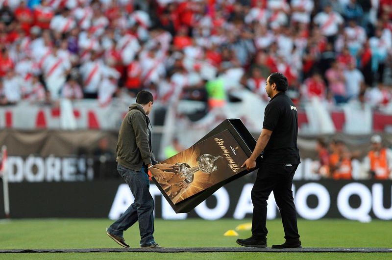 La Conmebol pospone sin fecha la final de la Copa Libertadores por los disturbios del sábado