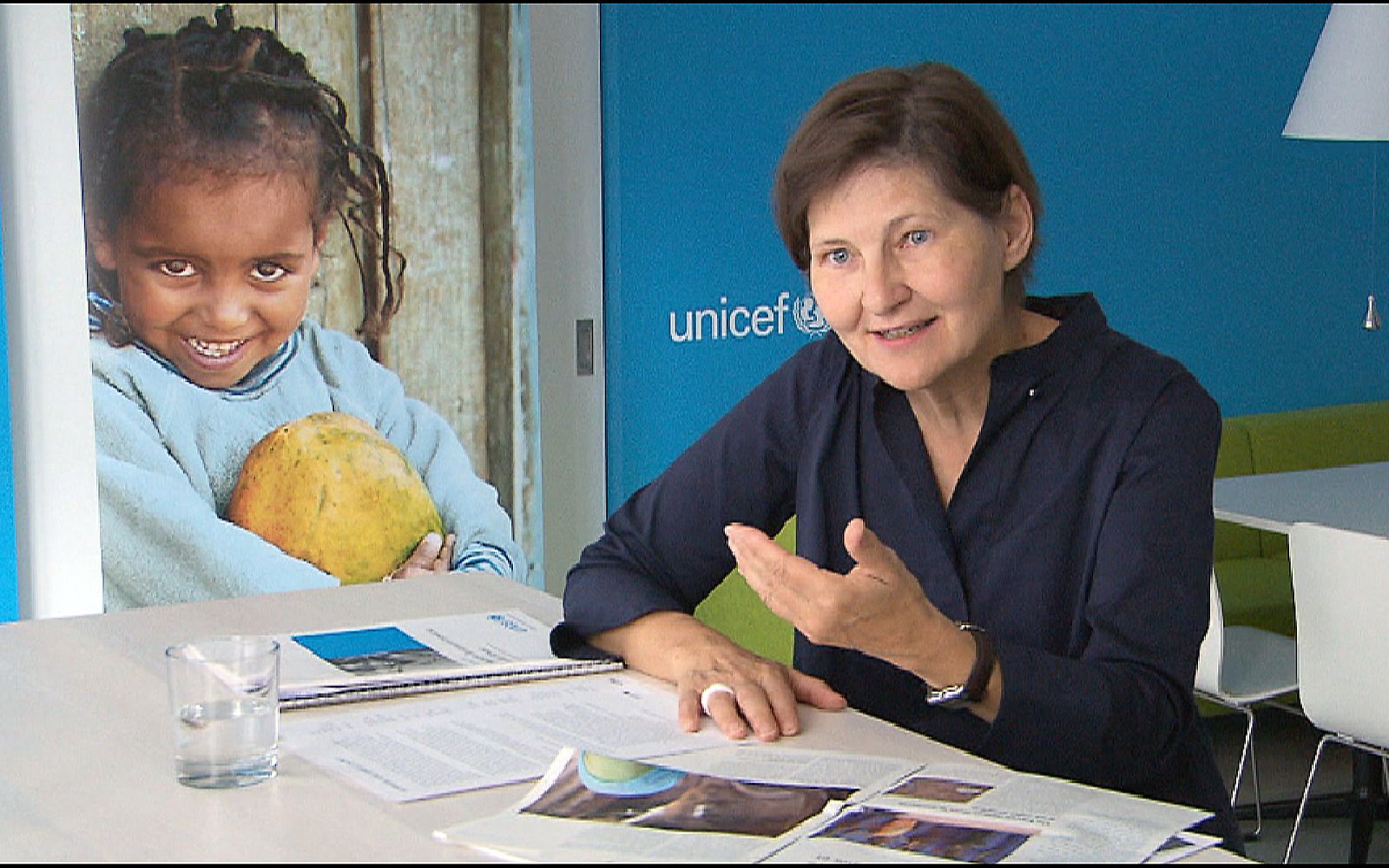 Portavoz de Caritas Siuza, entrevistada en el documental
