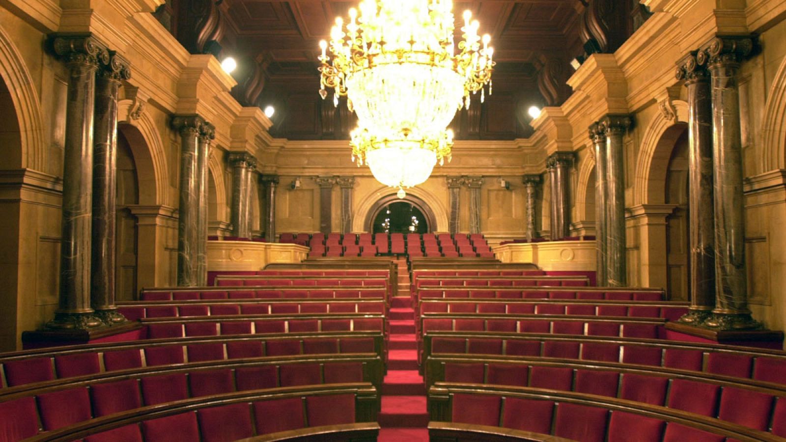 El Parlamente aprueba reprobar al rey por su actuación en el 1-O