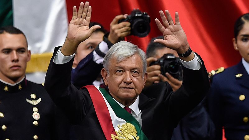 Obrador toma posesión como presidente de México y promete luchar contra la "inmunda corrupción pública y privada"