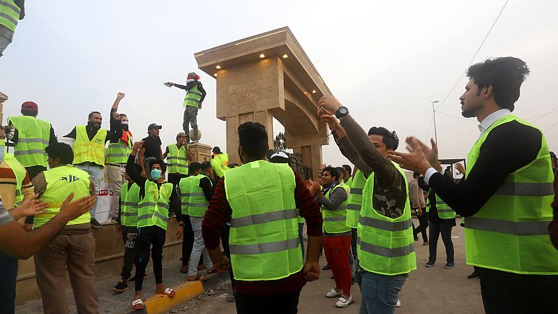 Macron claudica ante los 'chalecos amarillos' y anula el impuesto de los carburantes