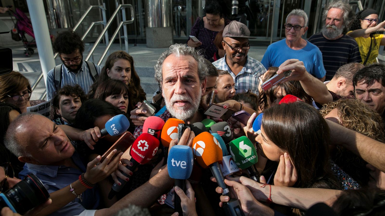 Un juez abre un juicio oral contra Willy Toledo, para quien el fiscal pide archivar la causa