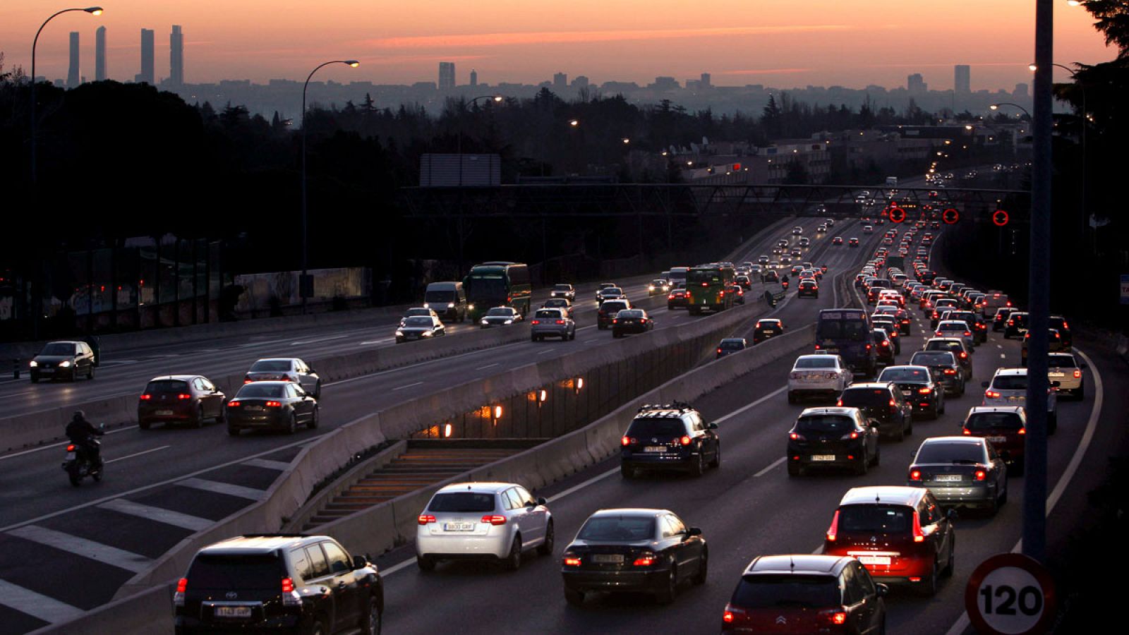 La UE exigirá reducir emisiones de CO2 para coches nuevos un 37,5 % en 2030