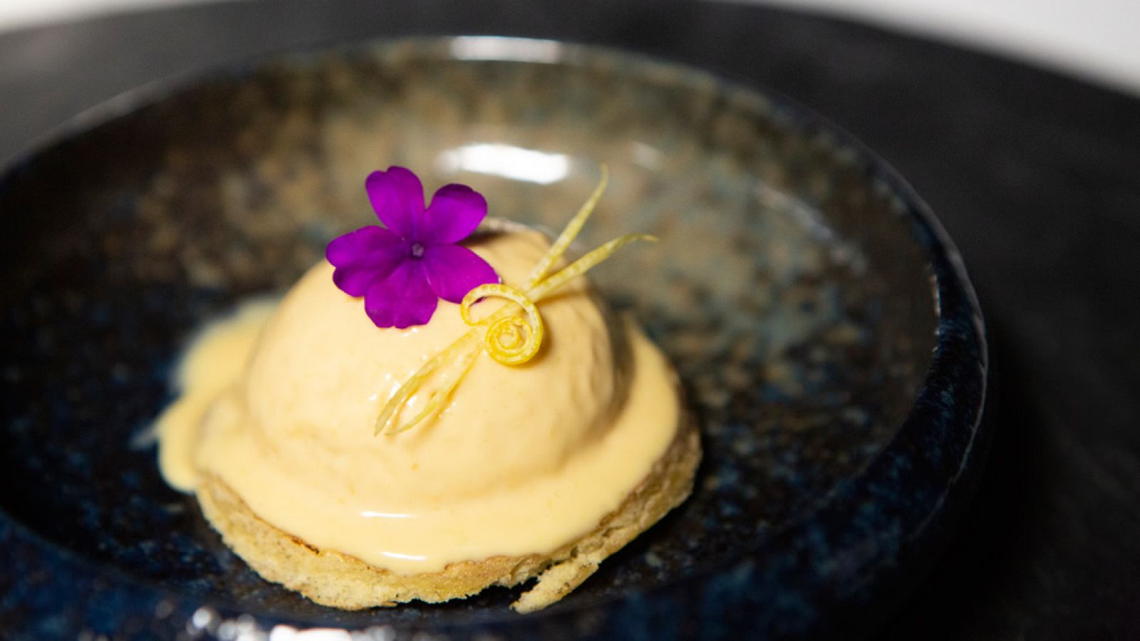 Tortitas de plátano y helado de bienmesabe