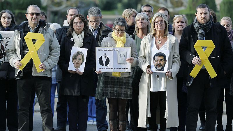 Los cuatro políticos independentistas presos en huelga de hambre abandonan la protesta