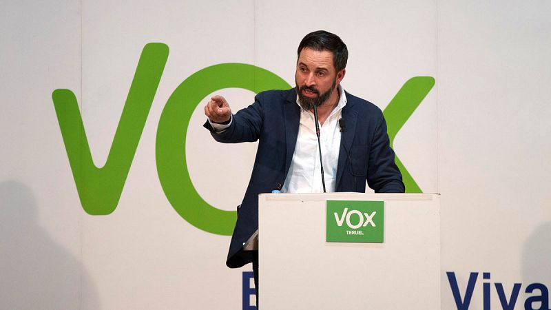 Abascal anuncia el comienzo de las negociaciones entre Vox y el PP andaluz, y los 'populares' lo niegan