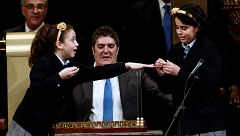 Aya, la niña de los "miiil euros", vuelve a triunfar en un sorteo de Navidad plagado de lágrimas