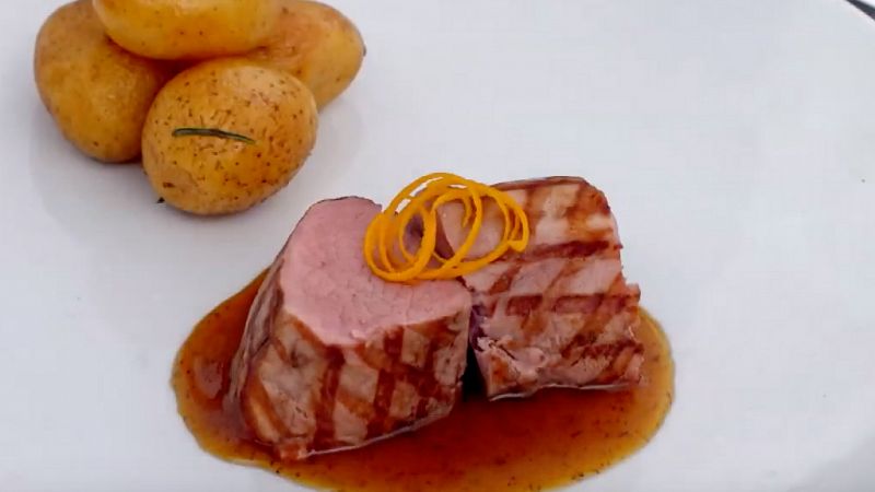 Solomillo de cerdo a la naranja con patatitas asadas al romero