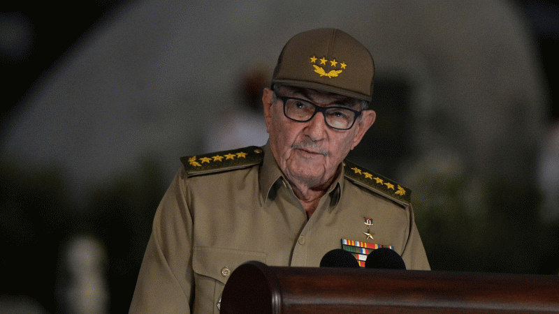Raúl Castro acusa a Estados Unidos de retomar la política de "confrontación" en el aniversario de la Revolución