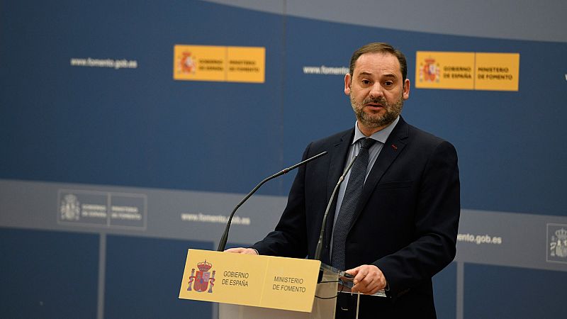 Ábalos pide comparecer en el Congreso por las averías de tren en Extremadura y Fernández Vara exige soluciones  