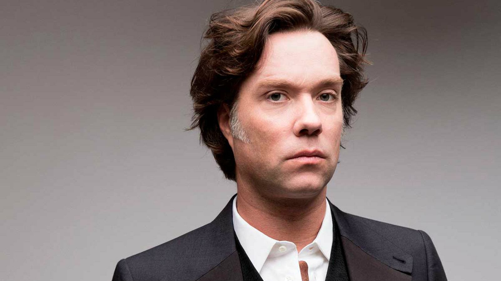El canadiense Rufus Wainwright actuará en el Teatro de la Laboral el 7 de abril