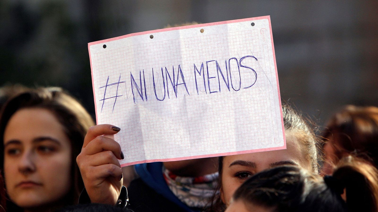 Concentración en Callosa d'En Sarrià (Alicante) contra la agresión sexual en grupo a una joven