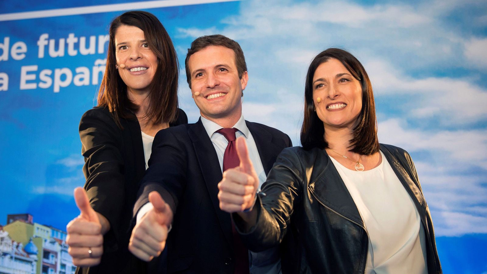 El presidente del PP, Pablo Casado, y las candidatas del partido al Gobierno de Cantabria, Ruth Beitia, y a la alcaldía de Santander, Gema Igual.