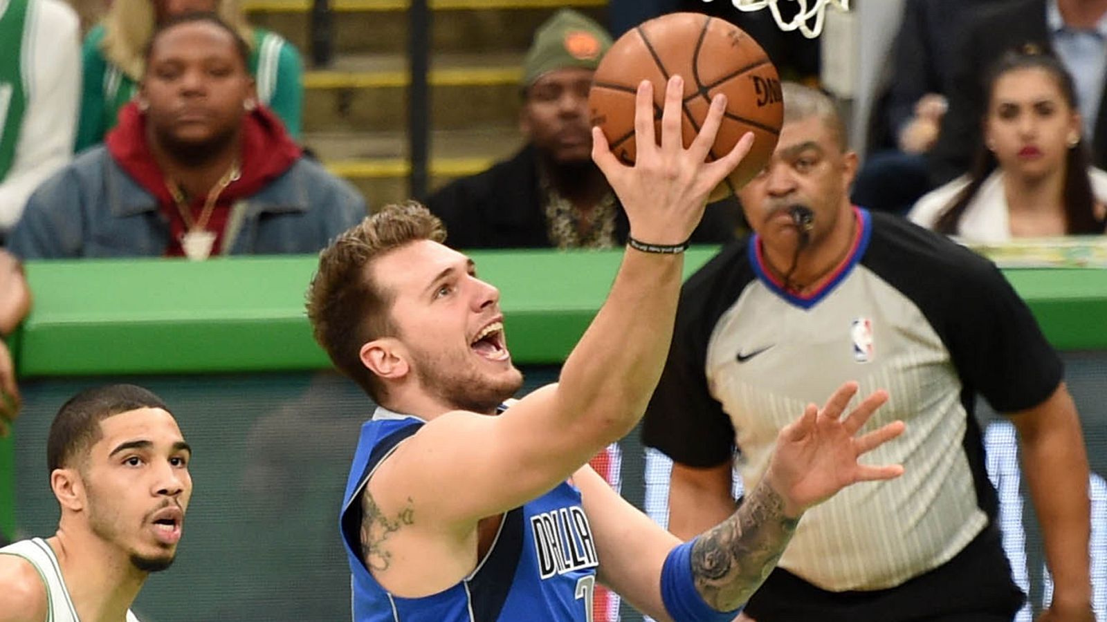 Luka Doncic durante un partido de Dallas