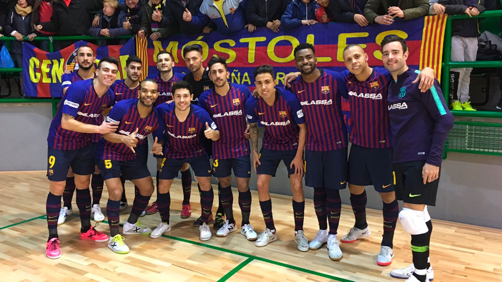 El Barça golea y arrebata el liderato a ElPozo