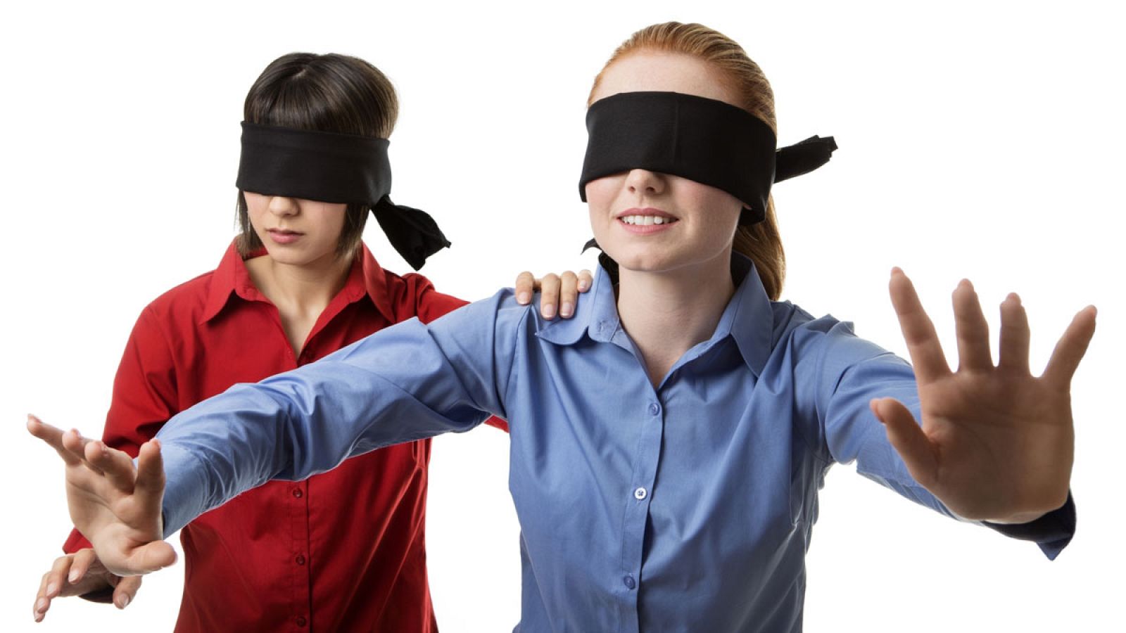 Youtube vetará retos como el Bird Box Challenge, por el que la gente se venda los ojos para hacer tareas cotidianas más o menos arriesgadas.