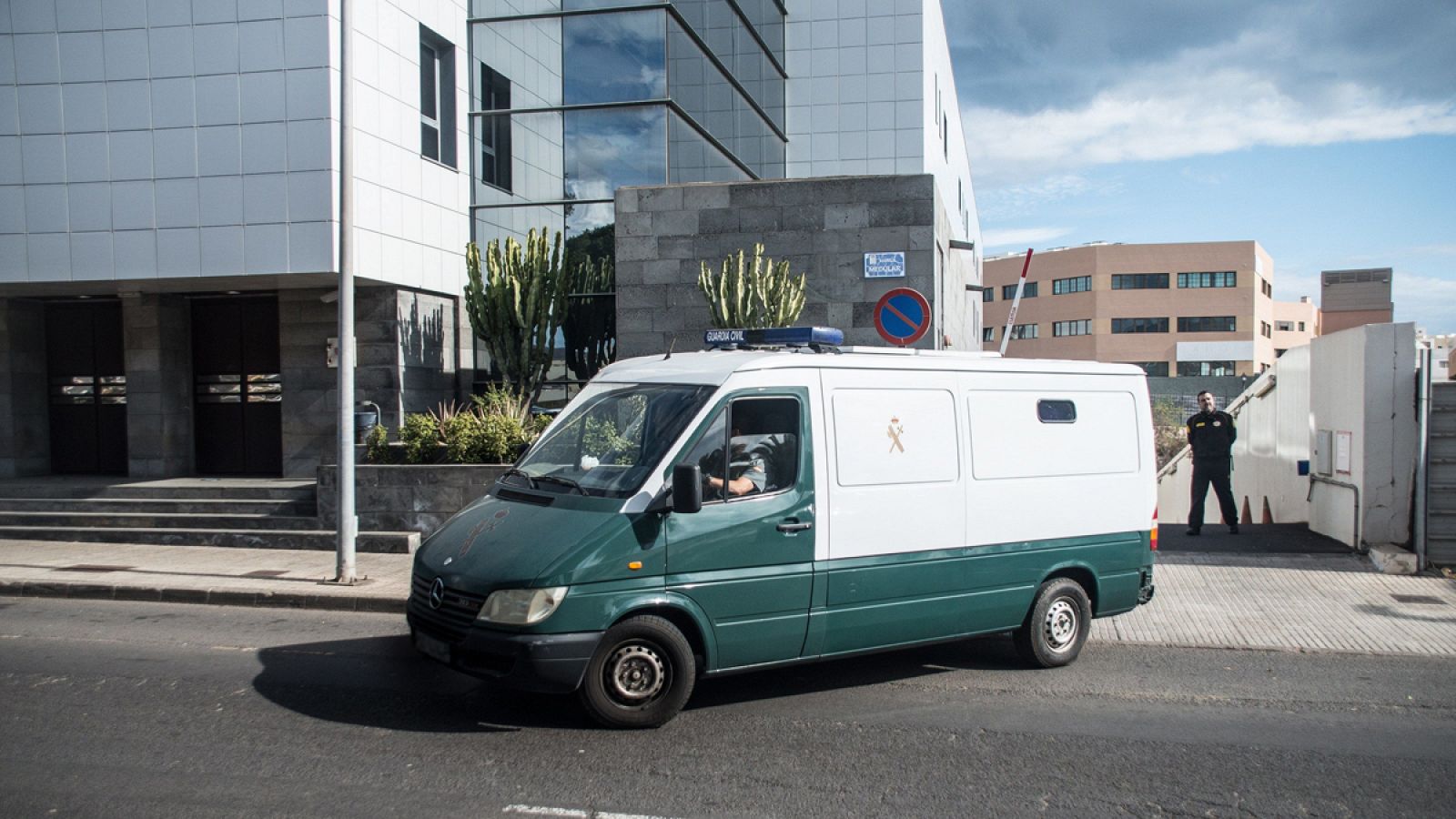 La Guardia Civil traslada a prisión al marido de Romina