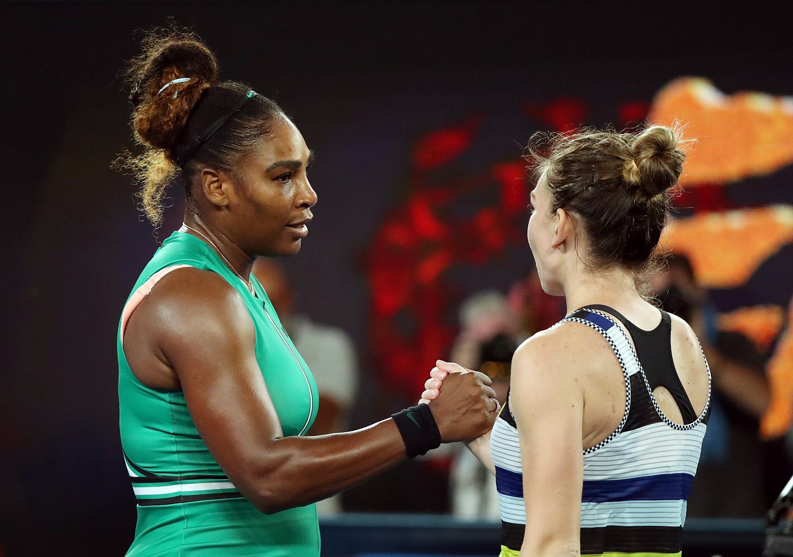 Serena saluda a Halep