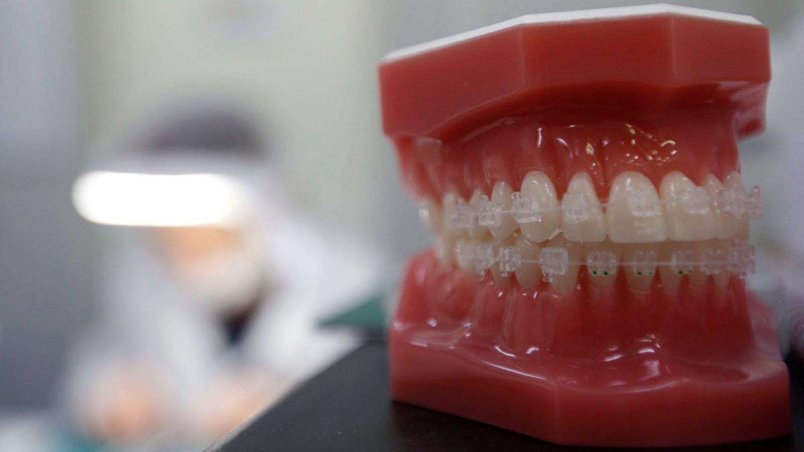 La ortodoncia es un tratamiento que se utiliza, a grandes rasgos, para enderezar los dientes.