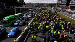 Los taxistas de Madrid vuelven a bloquear calles y carreteras ante la falta de avance en las negociaciones