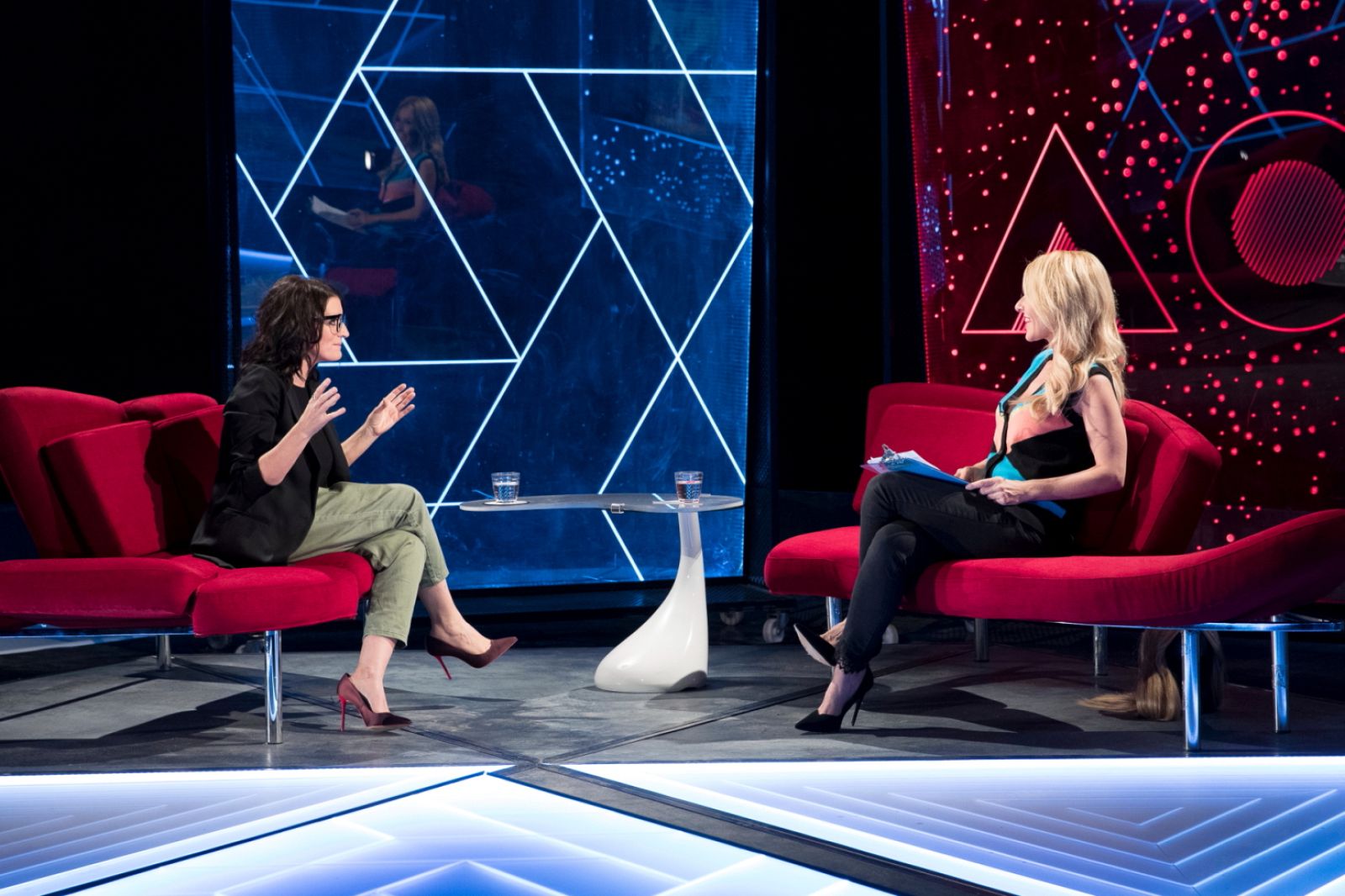 Cayetana Guillén Cuervo entrevista a Silvia Abril en '¡Atención Obras!'