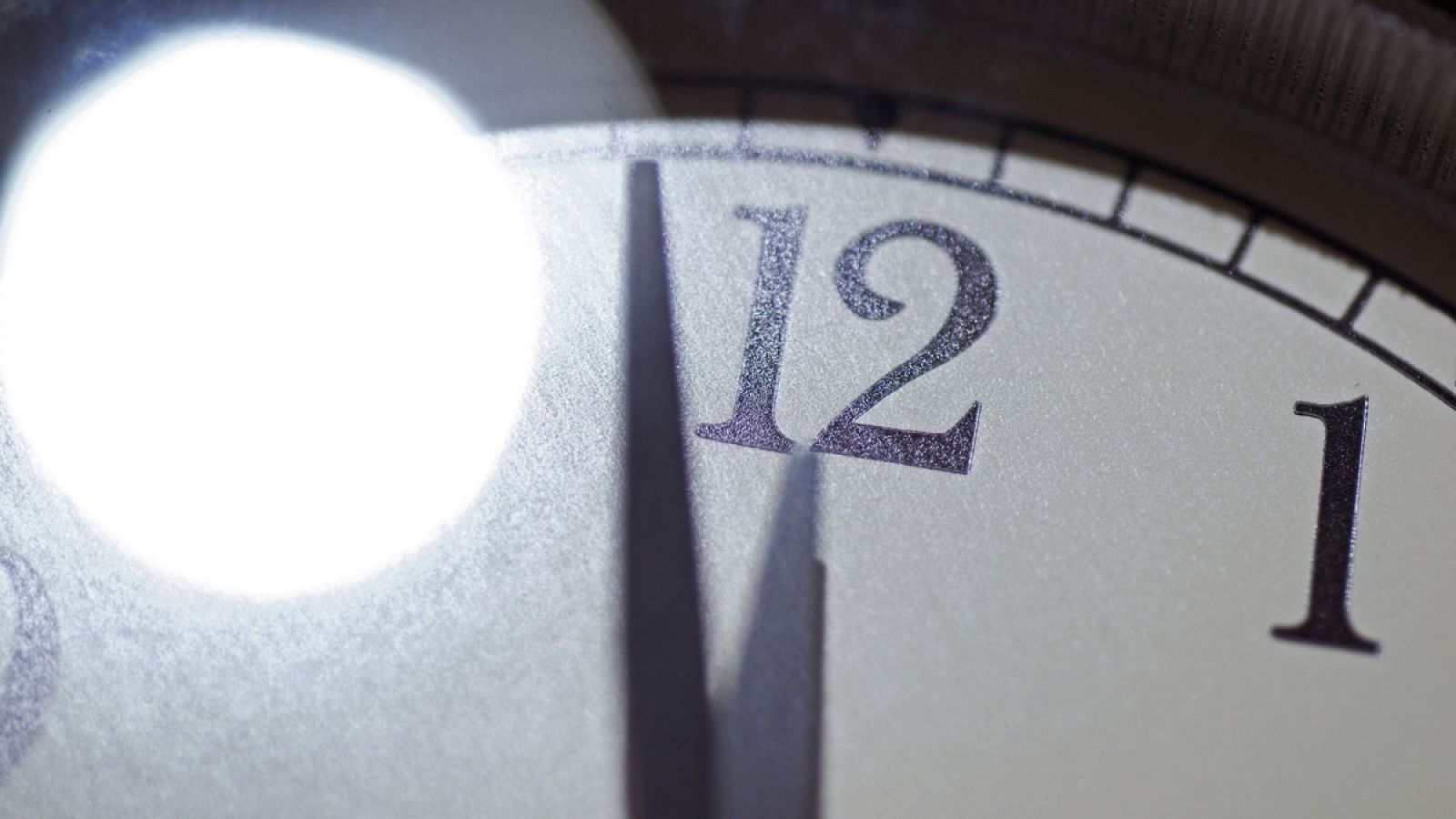 Armas nucleares, cambio climático y desinformación han puesto al reloj del fin del mundo al borde de su hora fatídica.