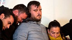 Familiares, amigos y vecinos arropan a los padres de Julen
