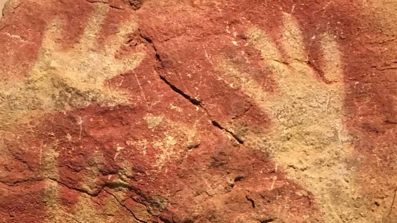 Encuentran tres nuevas manos grabadas en las paredes de la cueva de Altamira