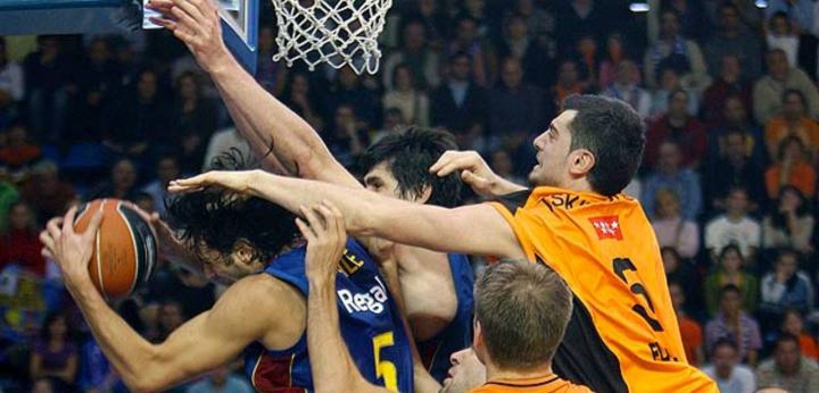 En Barça consigue una sufrida victoria