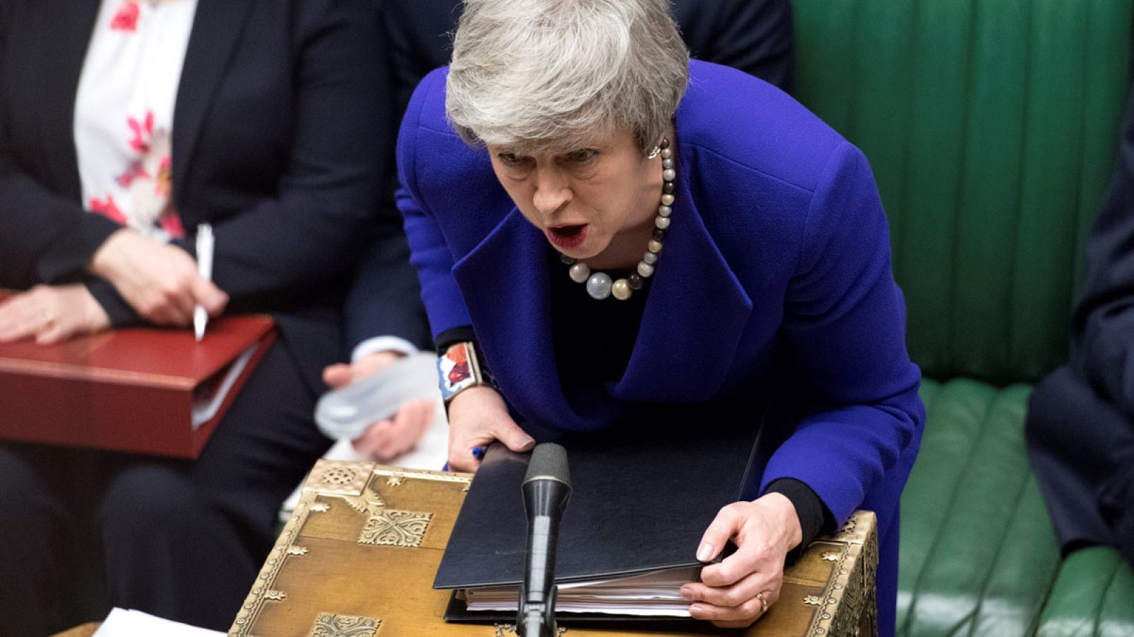 Theresa May en un momento de su debate en el Parlamento británico