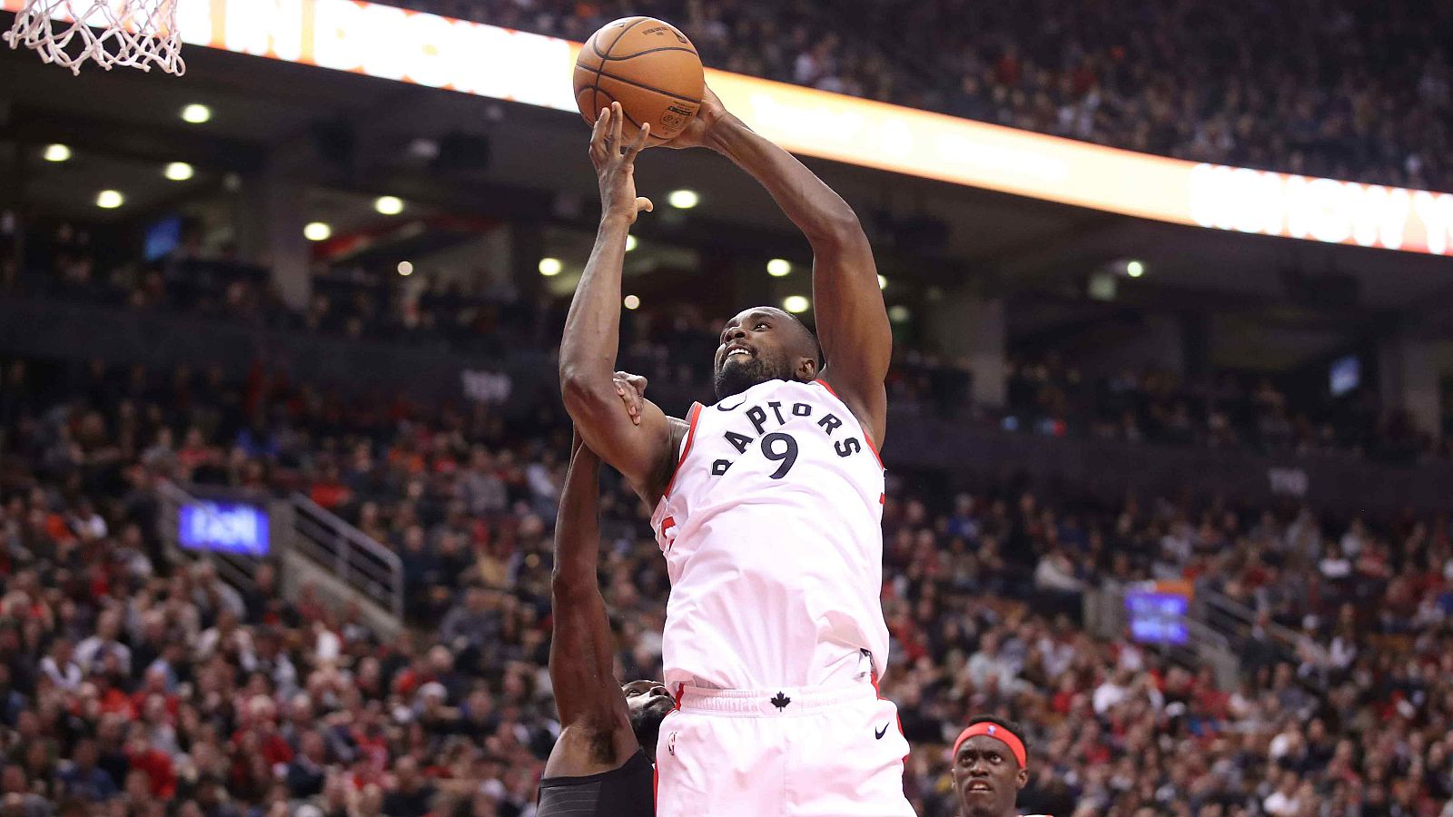Ibaka destaca con los Raptors