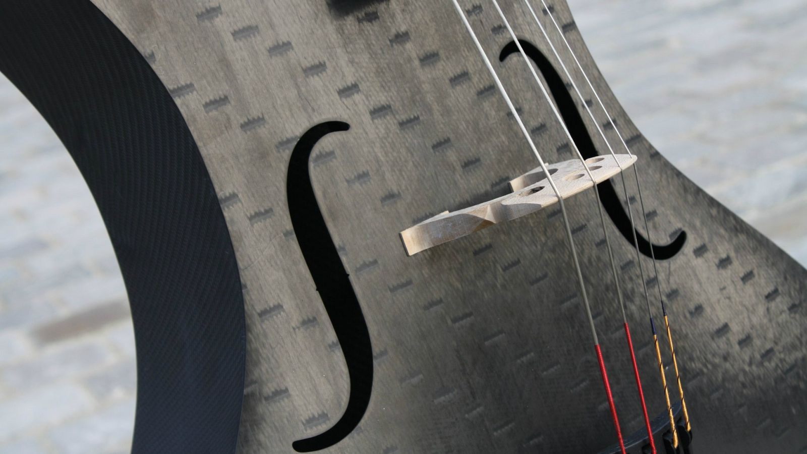 Violonchelo de fibra de carbón fabricado por Tim K. Duerinck