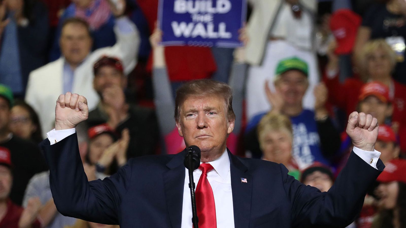 Trump desafía al Congreso y promete en Texas "terminar" el muro con México