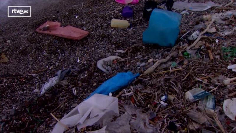 "El fondo marino ya es un vertedero"