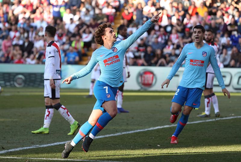 Griezmann rescata a los suyos en un partido gris del Atlético