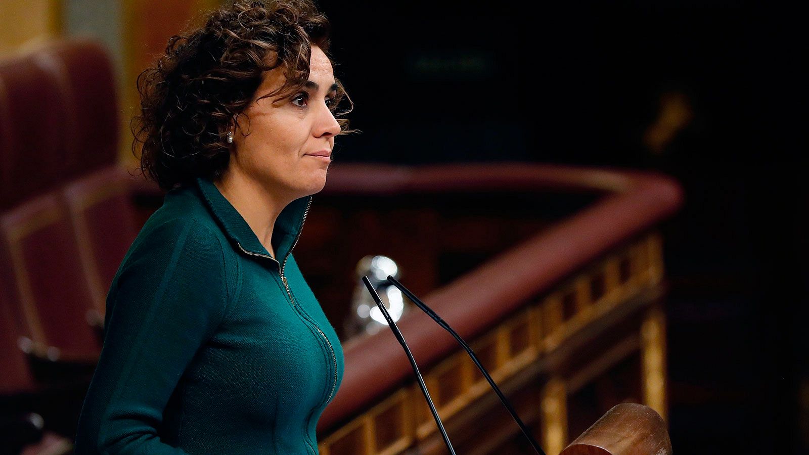 La portavoz del Grupo Popular en el Congreso, Dolors Montserrat, durante su intervención ante el Pleno del Congreso de los Diputados.