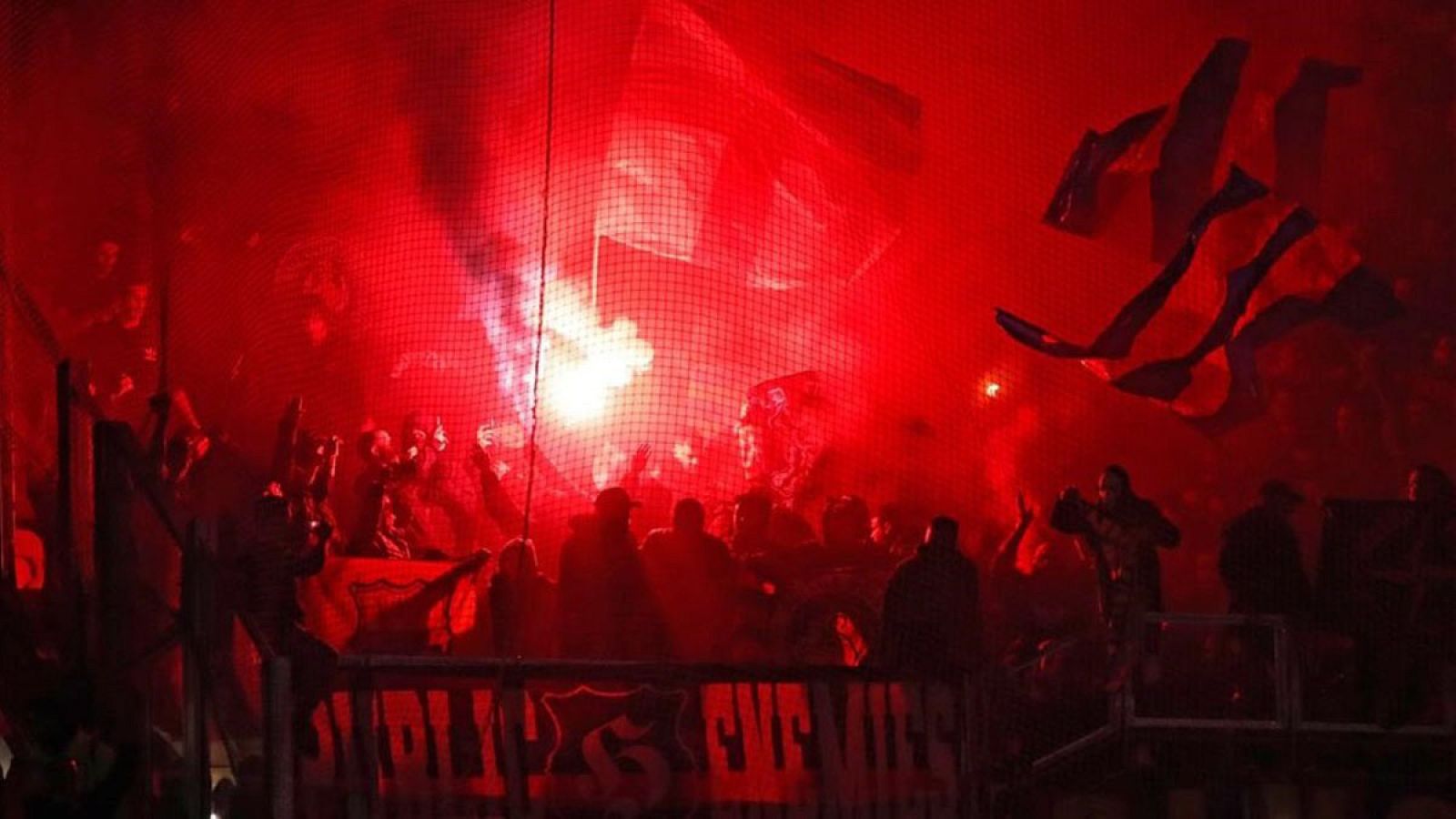 Imagen de los boixos en la grada del Groupama Stadium