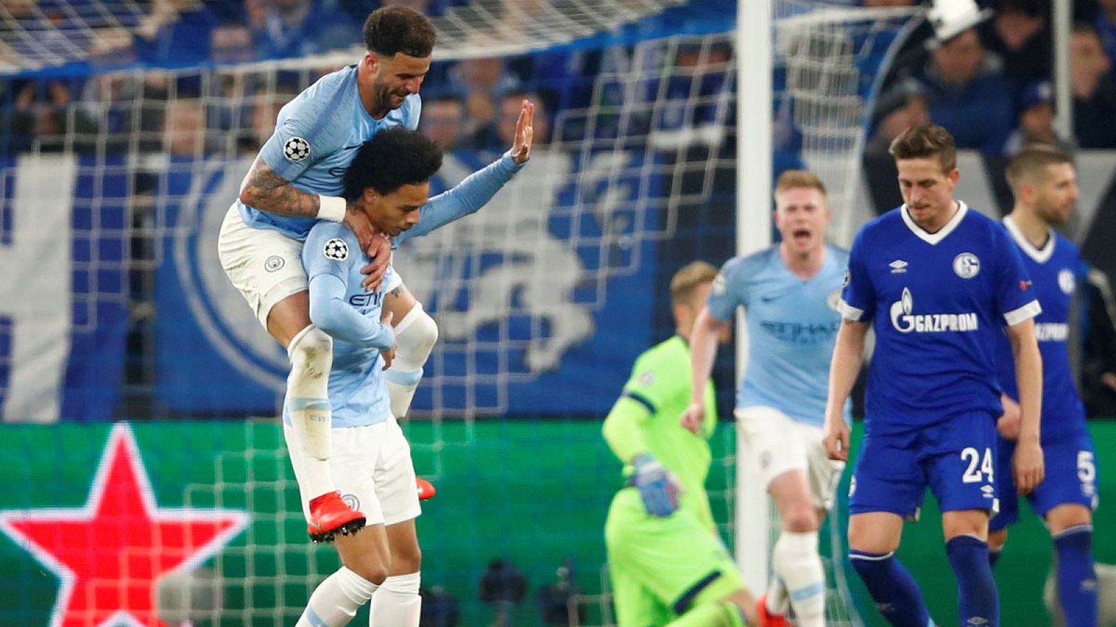 Sane celebra su golazo de falta