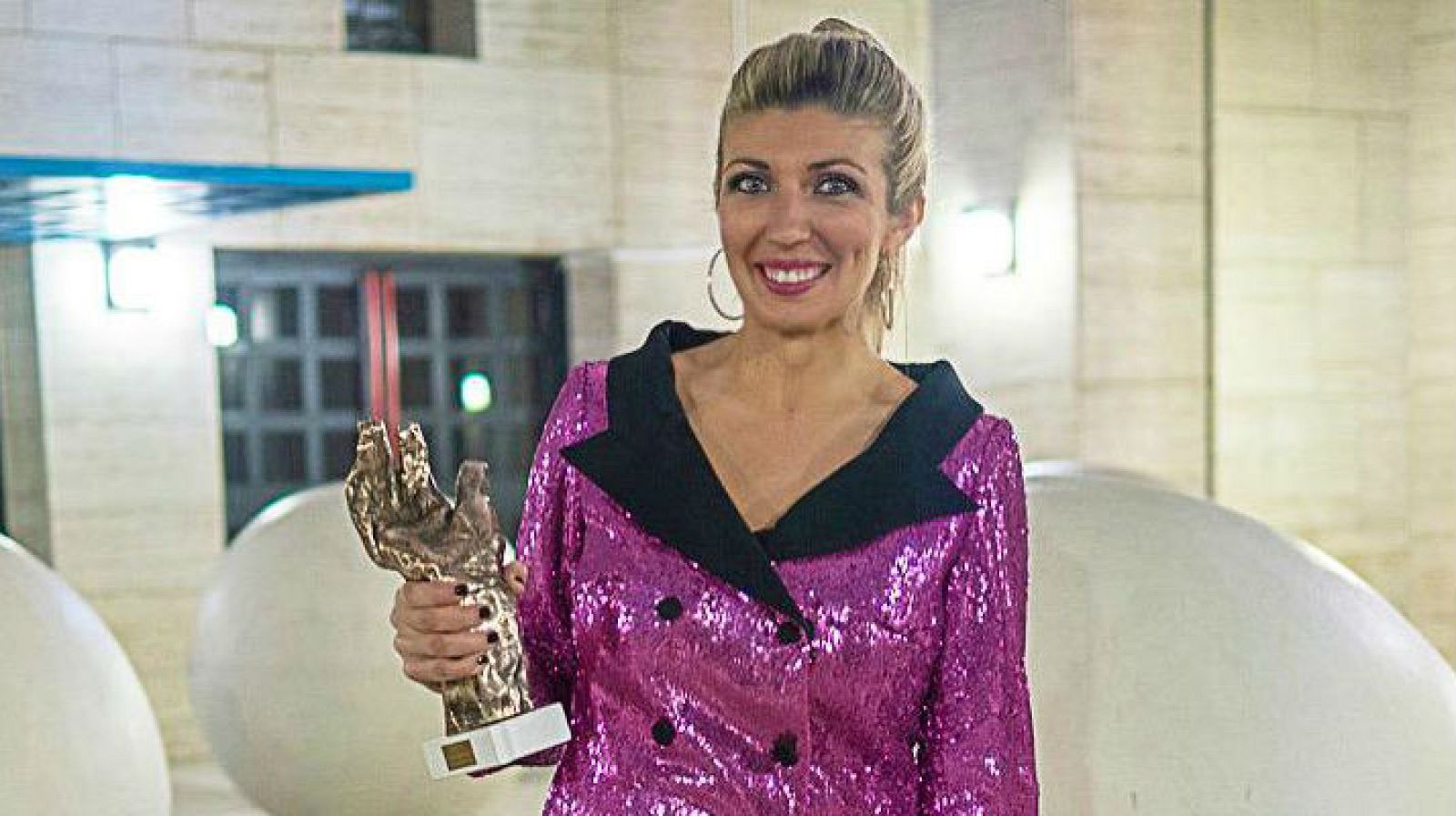 Premio Huellas para Aquí la tierra