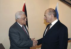 Israelíes y palestinos se comprometen a alcanzar un "acuerdo histórico" antes de final de año