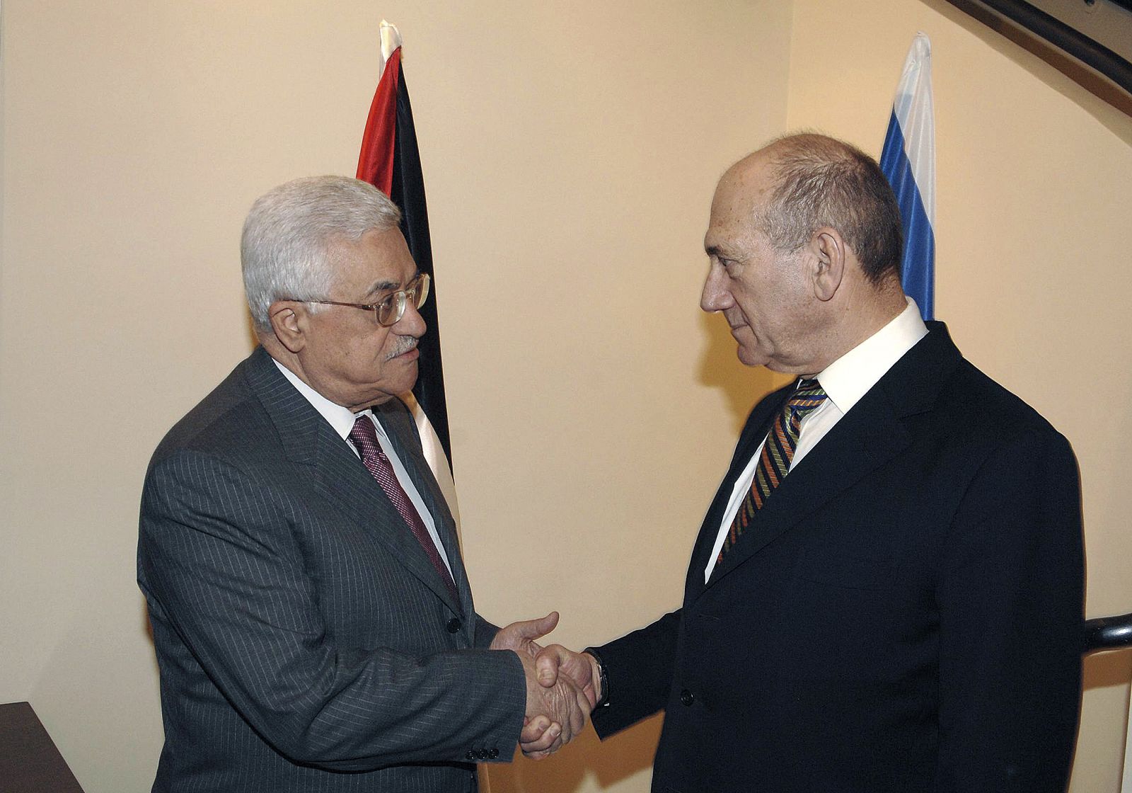 Omert y Abas retoman el diálogo