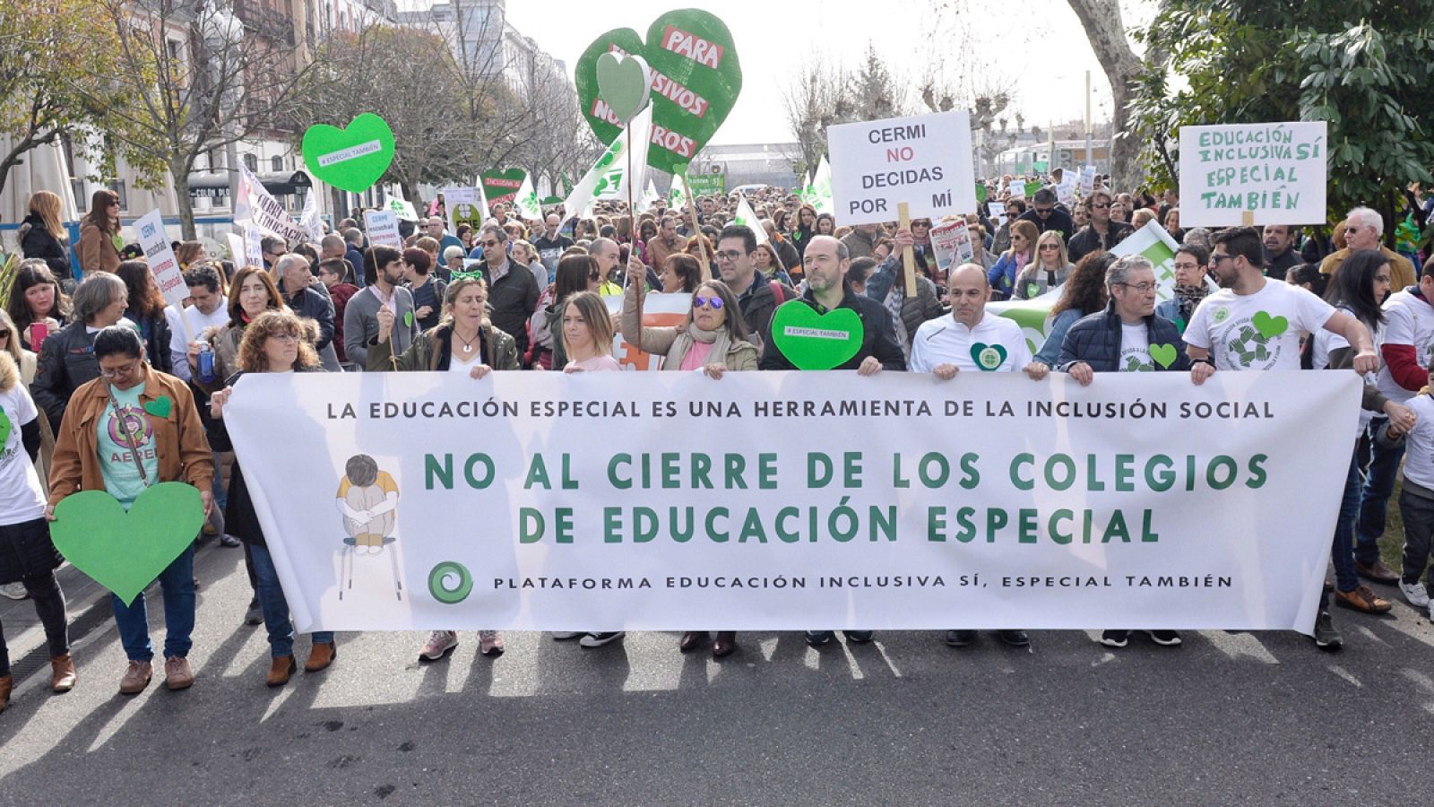 Manifestación en Valladolid para defender la educación especial como una modalidad más de escolarización