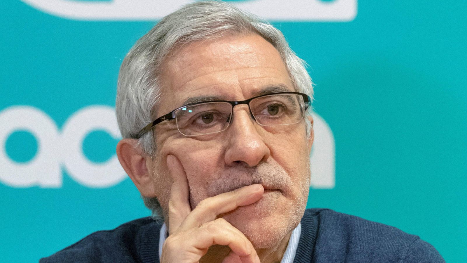 Llamazares interviene en el acto "Política para la democracia" en el Centre Flassaders de Palma