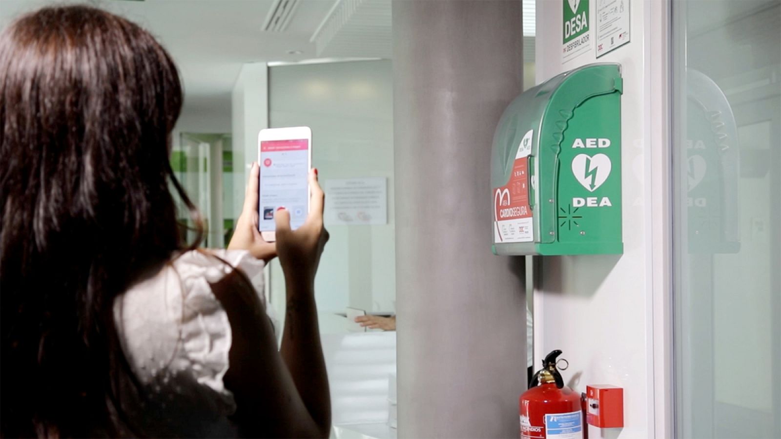Los usuarios pueden compartir, gracias a la geolocalización, la ubicación de los desfibriladores tanto en espacios públicos como privados.