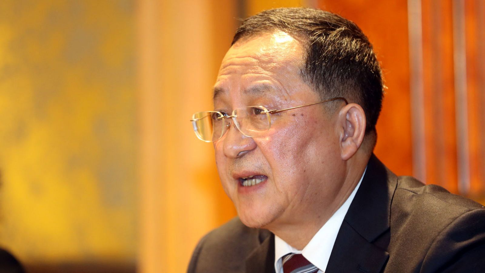 El ministro de exteriores Ri Yong-ho durante una rueda de prensa