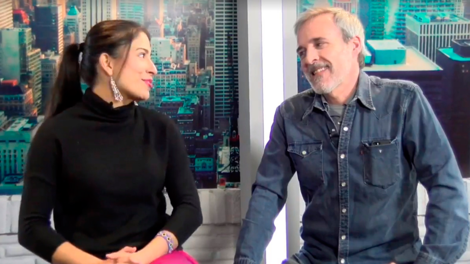 Fernando Guillén Cuervo y Silvia Sanabria en un Facebook Live