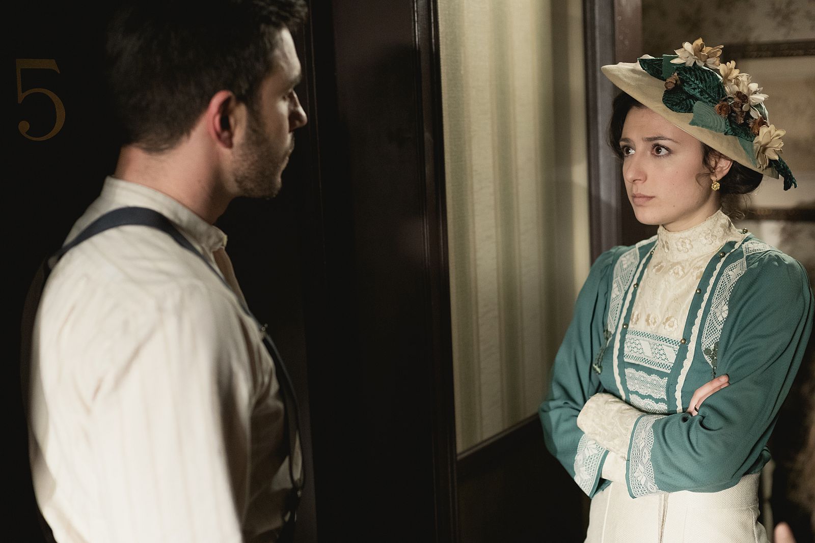 Lucía miente a Telmo.